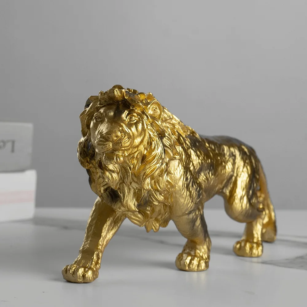 Lion Souverain — Sculpture Dorée – Image 3